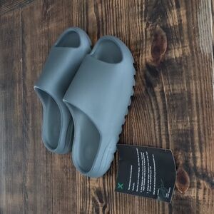 Adidas Yeezy Slide Onyx size 11 NO BOX